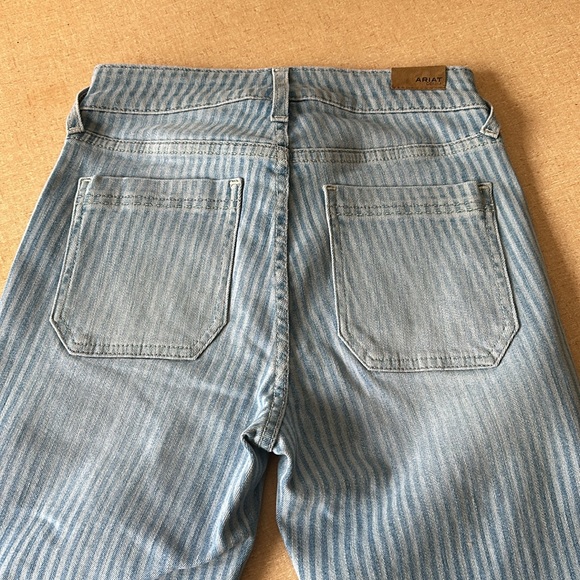 High rise flare Ariat demim size 26 - Picture 4 of 4